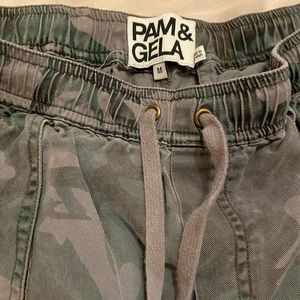 Pam and Gela Camo pants / capri medium